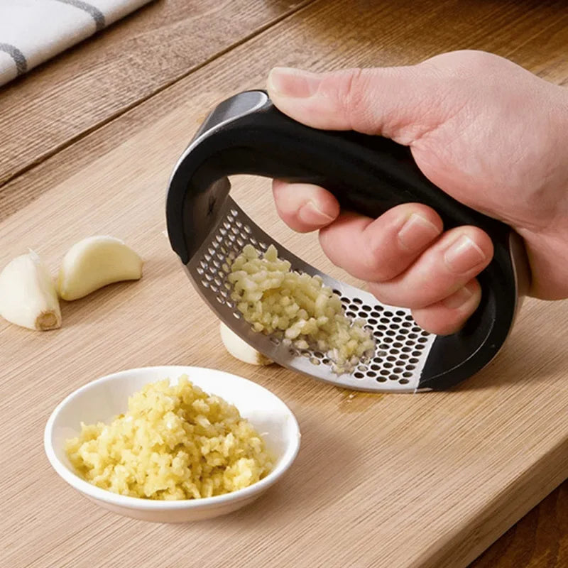 Heavy Duty Stainless Steel Garlic Press & Mincer with Soft Ergonomic Handle – Easy Garlic Crusher for Fresh Minced Garlic & Garlic Paste